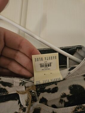 NWT Dakota Blue Animal Print Jeans - White with Black/Brown Spots